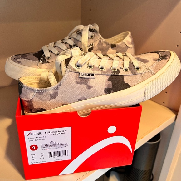 Swing Dish Golf Shoes - Picture 2 of 3